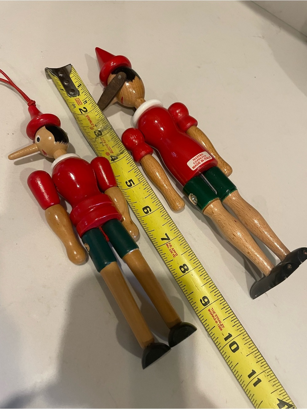 Wooden Pinocchio Figurine - Red & Green - Picture 4 of 4
